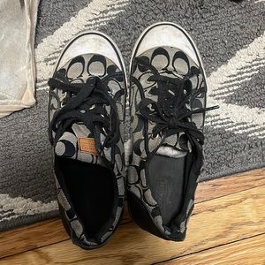 Size 7 women’s shoe